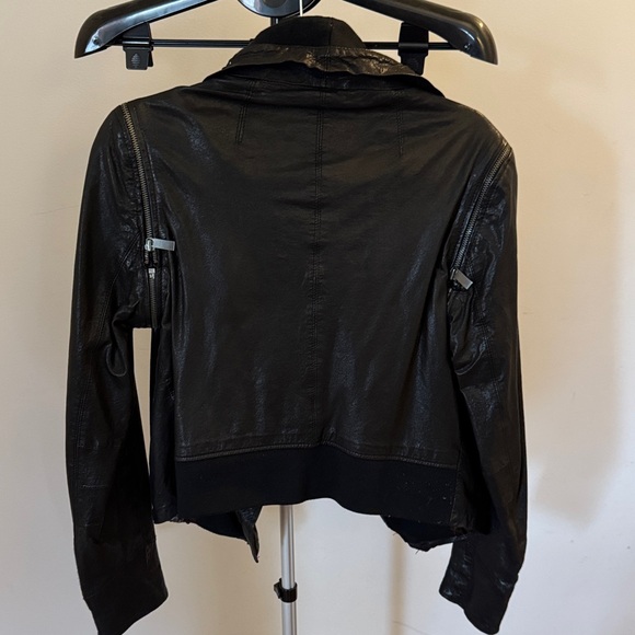 Elegant  Black Leather Women's Jacket - Picture 3 of 10